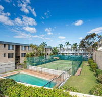 14 'THE DUNES' 38 MARINE DR - LARGE UNIT WITH POOL TENNIS COURT AND DIRECTLY ACROSS FROM FINGAL - Darwin Holiday