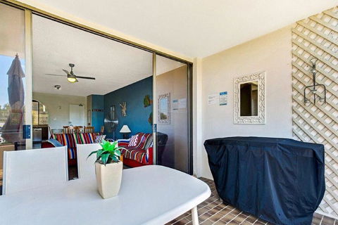 14 'THE DUNES', 38 MARINE DR - LARGE UNIT WITH POOL, TENNIS COURT AND DIRECTLY ACROSS FROM FINGAL - Darwin Holiday 1