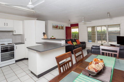 14 Double Island Drive - Rainbow Beach, Large Holiday House With Pool,Pets Welcome, Free Wi-Fi - Darwin Holiday 2