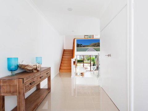 15 'The Moorings', 4 Cromarty Road - Stunning With Water Views & Pool - Darwin Holiday 1
