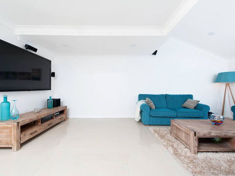 15 'The Moorings', 4 Cromarty Road - Stunning With Water Views & Pool - Darwin Holiday 3