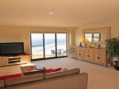 15 Dolphin Cove, 2 - 6 Government Rd - Stunning Penthouse With Views, Lift & Ducted Air Conditioning - Darwin Holiday 1