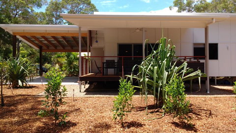 15 Esprit Drive - Rainbow Shores, Gorgeous, Modern Beach House - Darwin Holiday 0