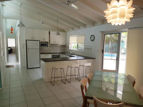 15 Larapinta Court - Family Home With Swimming Pool In A Quiet Street And Central Location Close To CBD - Darwin Holiday 0