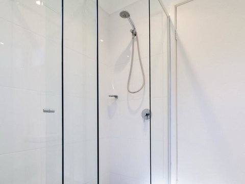 16 'Carindale' 19-23 Dowling St - Ground Floor, Foxtel, Pool And Tennis Court - Darwin Holiday 1