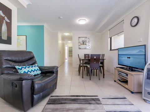 16 'Carindale' 19-23 Dowling St - Ground Floor, Foxtel, Pool And Tennis Court - Darwin Holiday 3