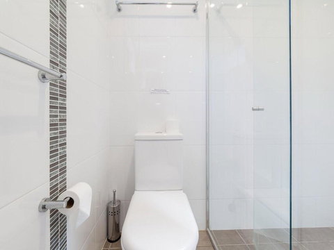 16 'Carindale' 19-23 Dowling St - Ground Floor, Foxtel, Pool And Tennis Court - Darwin Holiday 2