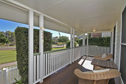 16 Beachway Pde, Marcoola: Linen Incl, WiFi, Pet Friendly, A/Cond. 500 BOND - Darwin Holiday 0