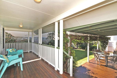 16 Beachway Pde, Marcoola: Linen Incl, WiFi, Pet Friendly, A/Cond. 500 BOND - Darwin Holiday 2