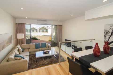 16 Seine Bay Apartment - Darwin Holiday 1