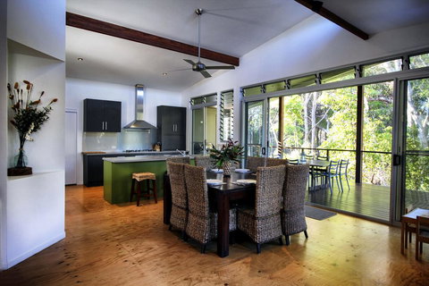 17 Naiad Court - Modern, Open Plan Family Home With Covered Outdoor Area And Double Lock-up Garage - Darwin Holiday 2