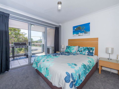 18 'Shoal Bay Beach Apartments' - Fantastic Air Conditioned Unit With A Pool & Lift - Darwin Holiday 2