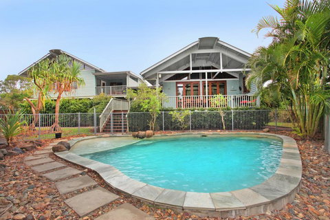18 Northbeach Place, Mudjimba Beach - Pet Friendly, Linen Included, WIFI - Darwin Holiday 1