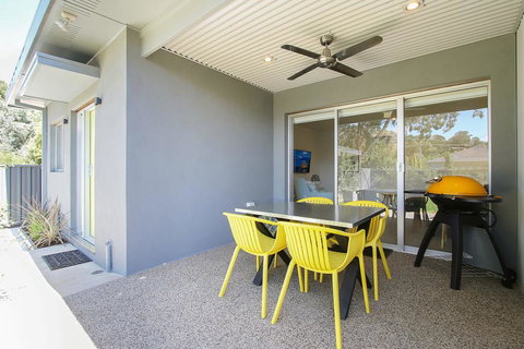 18 On Rayner - Swish Apartment Myrtleford - Darwin Holiday 3