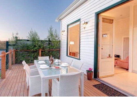 1880s Kananook Boutique Historic Luxury Apartment FSC Private Villa Bairnsdale - Darwin Holiday 0