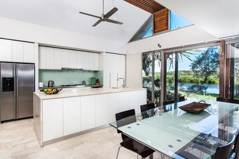 18A Childe Street, Belongil Beach - Belongil Beach Pavilion House - Darwin Holiday 1