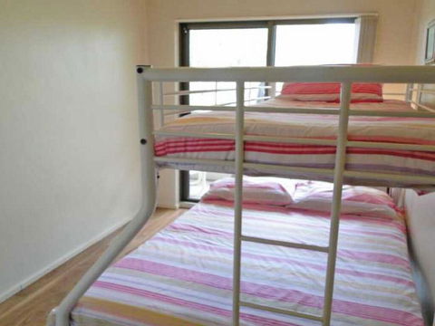 19 'The Commodore' 9-11 Donald Street - Two Bedroom Unit In The CBD Of Nelson Bay - Darwin Holiday 3
