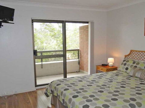 19 'The Commodore' 9-11 Donald Street - Two Bedroom Unit In The CBD Of Nelson Bay - Darwin Holiday 2