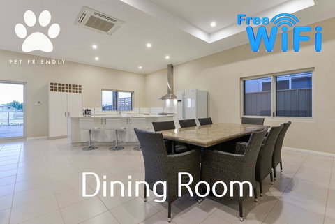 19 Corella Court - Spacious Deck With Swim Spa - Darwin Holiday 3