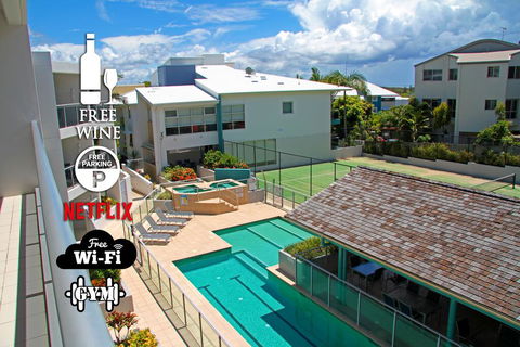1BR Coolum Beach , Roof Terrace, Spa, Tennis, Pool - Darwin Holiday 0