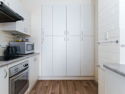 2 'Little Hut' 20 Kurrawa Close - Stunning Water Views Of Little Beach - Darwin Holiday 1