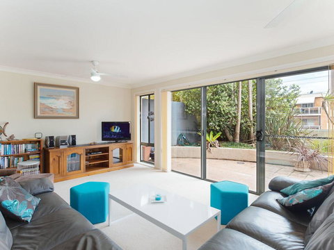 2 'Peninsula Waters' - Three Bedroom Unit With Spacious Private Courtyard & WIFI - Darwin Holiday 3