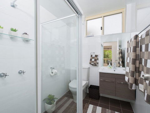 2 'Shoal Court', 7 Lillian Street - Fabulous Location With Water Views - Darwin Holiday 1