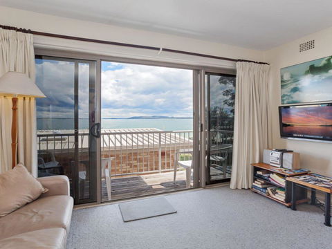 2 'Sunnie Belle' 3 Victoria Parade- Water Views Over Nelson Bay Foreshore - Darwin Holiday 2