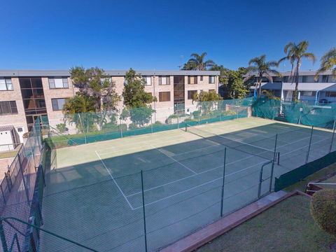 2 'The Dunes', 38 Marine Drive - Pool, Tennis Court And So Close To The Beach - Darwin Holiday 3
