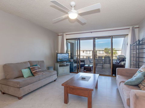 2 'The Dunes', 38 Marine Drive - Pool, Tennis Court And So Close To The Beach - Darwin Holiday 2