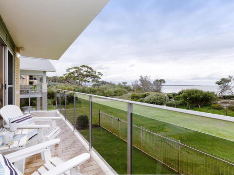 2 'The Helm' 22 Voyager Cl - Stunning Waterfront Unit With Air Conditioning - Darwin Holiday 0