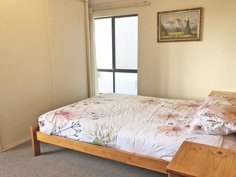 2 'Tradewinds', 110 Victoria Parade - Fantastic Unit With Waterviews & Close To The Marina - Darwin Holiday 1