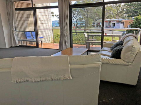 2 'Villa Ellisa', 8-10 Columbia Cl - Beautiful Water Views & Directly Across To Little Beach - Darwin Holiday 2