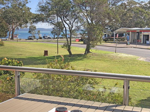 2 'Villa Ellisa', 8-10 Columbia Cl - Beautiful Water Views & Directly Across To Little Beach - Darwin Holiday 3