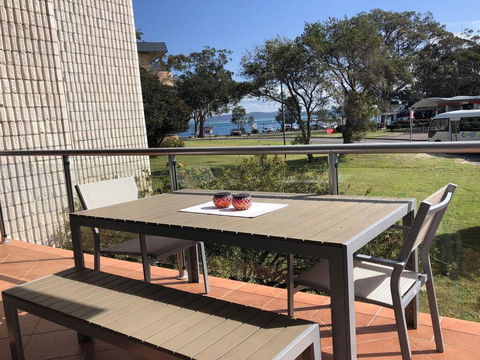 2 'Villa Ellisa', 8-10 Columbia Cl - Beautiful Water Views & Directly Across To Little Beach - Darwin Holiday 0