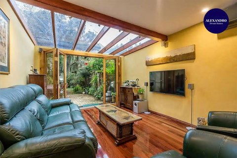 2 Bed Renovated Terrace - Erskinville - Darwin Holiday 2