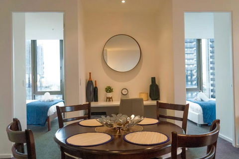 2 Bedroom Apartment With City Views - Darwin Holiday 2