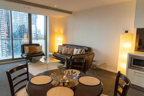 2 Bedroom Apartment With City Views - Darwin Holiday 0