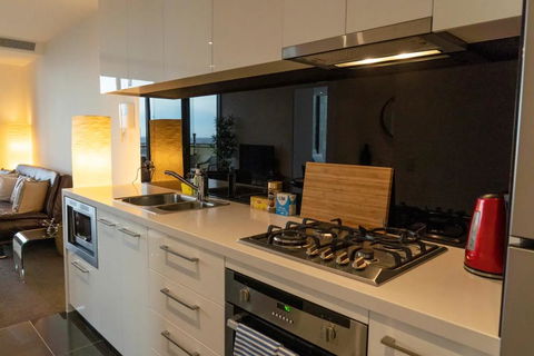 2 Bedroom Apartment With City Views - Darwin Holiday 1