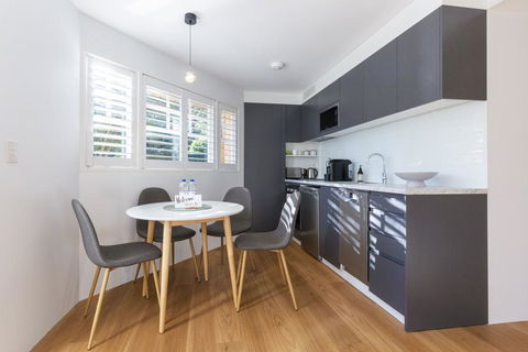 2 BEDROOM BRAND NEW APT // MOMENTS FROM RNSH - Darwin Holiday 0