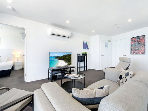 2 Bedroom Ocean View Apartment In Surfers Paradise - Darwin Holiday 1