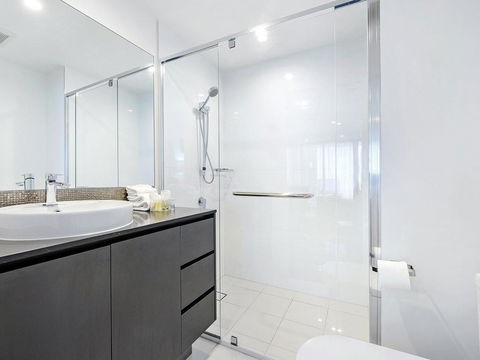 2 Bedroom Ocean View Apartment In Surfers Paradise - Darwin Holiday 2