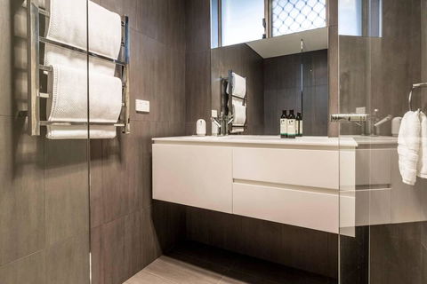 2 Bedroom With Parking & AC Close To Beach & City - Darwin Holiday 2