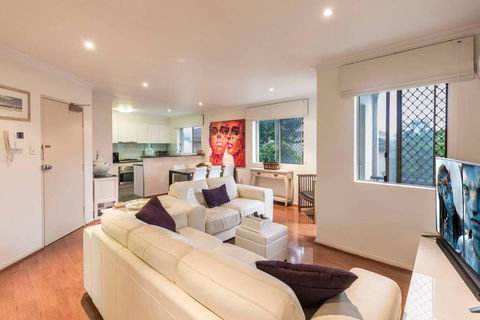 2 Bedroom With Parking & AC Close To Beach & City - Darwin Holiday 0