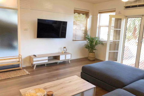 2 Bedroom, SHORT Walk To CBD,BEACH And DARBY ST - Darwin Holiday 0