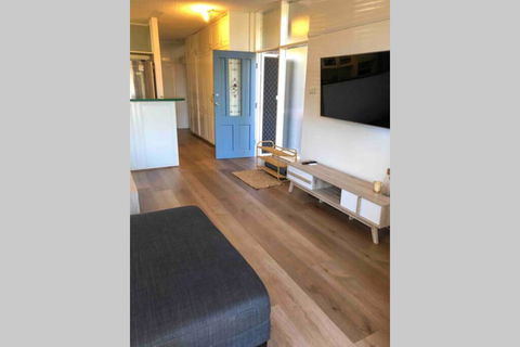 2 Bedroom, SHORT Walk To CBD,BEACH And DARBY ST - Darwin Holiday 3