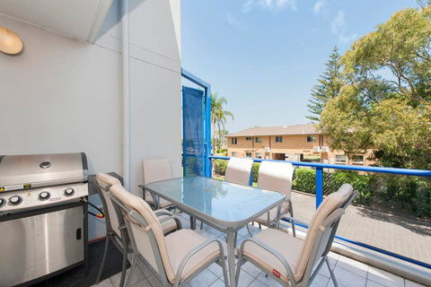 2 Cirrus - Darwin Holiday 0