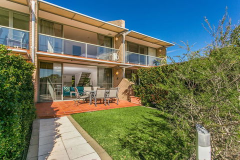 2 James Cook Apartments - Darwin Holiday 3