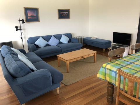 2 Jocelyn Street. Dalmeny - Darwin Holiday 3