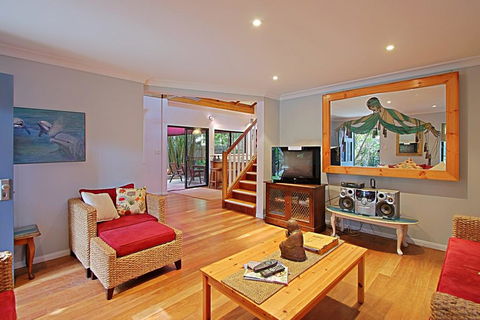 2 Manfred Street, Belongil Beach - Susie's Beach House - Darwin Holiday 1